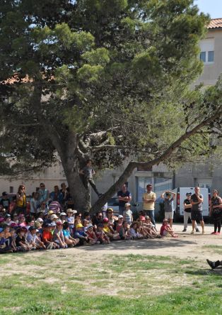Bibliothèque au Soleil à Uzès