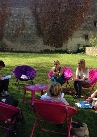 Bibliothèque au Soleil à Montaren