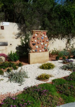 Bibliothèque au Soleil à St Quentin la Poterie